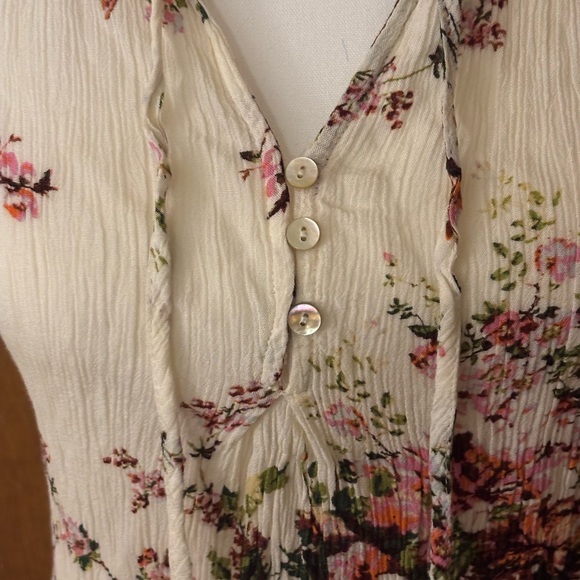 Pink Clover Cream Sleeveless Floral Button-Front Blouse - Picture 4 of 9
